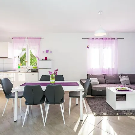 Gorgeous In Holiday home *