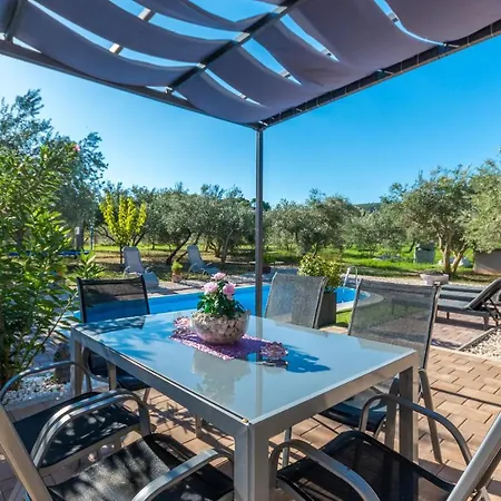 Gorgeous In Holiday home Dobropoljana