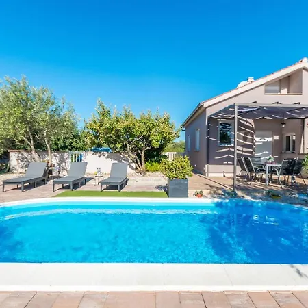 Gorgeous In Holiday home *